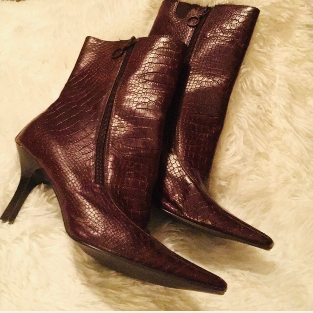 Vegan alligator leather brown high heels Boots size 9W
